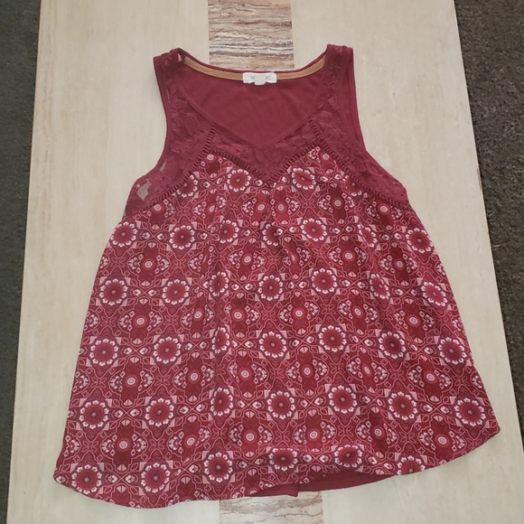 Taylor & Sage Tops - 🎀4/$12 Cute tank top